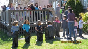 The Sunday School Students Egg Hunting in Easter 2013_2